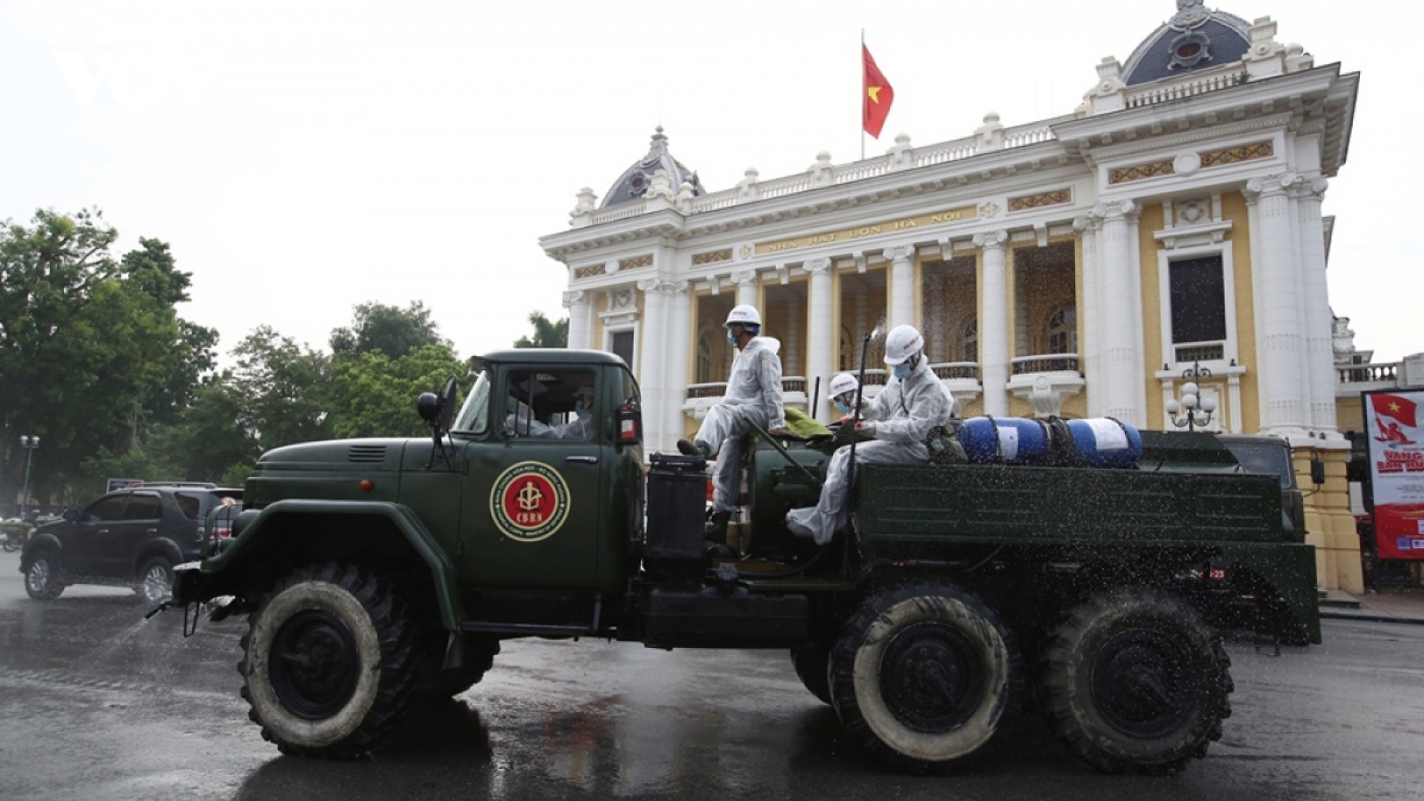 Armed forces disinfect Hanoi amid ongoing COVID-19 fight